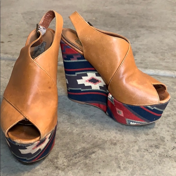 Clogs with Aztec print - Picture 2 of 2